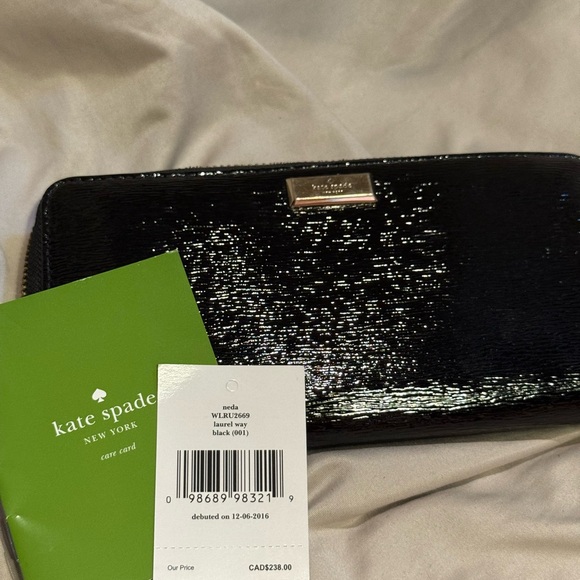 Black Textured Zip Wallet - Picture 4 of 4